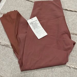 Lululemon Wunder under HR, crop 23 inch scallop